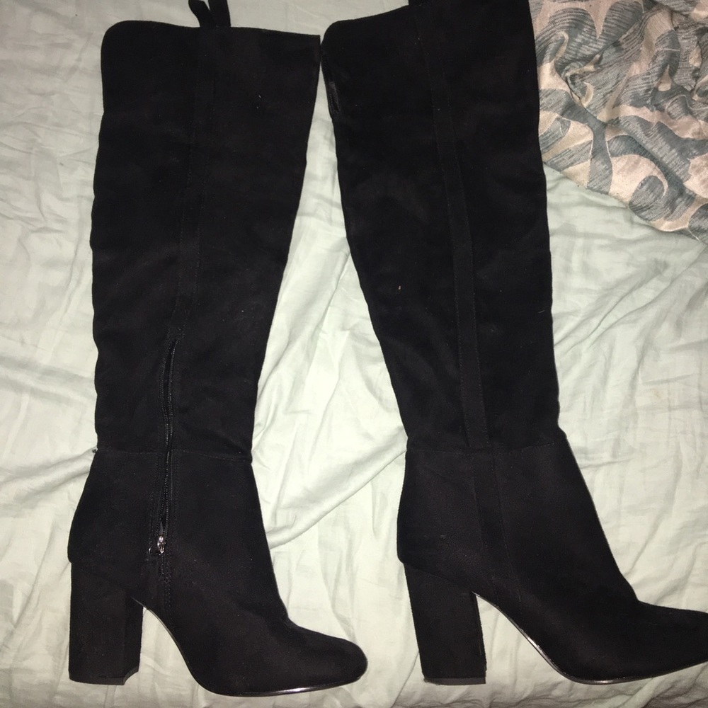 Black boots - Picture 1 of 3