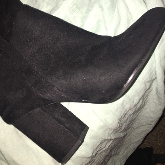 Black boots - Picture 2 of 3