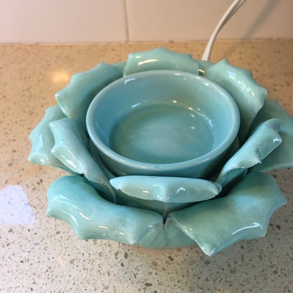 Scentsy Petal Green Warmer - Picture 3 of 4