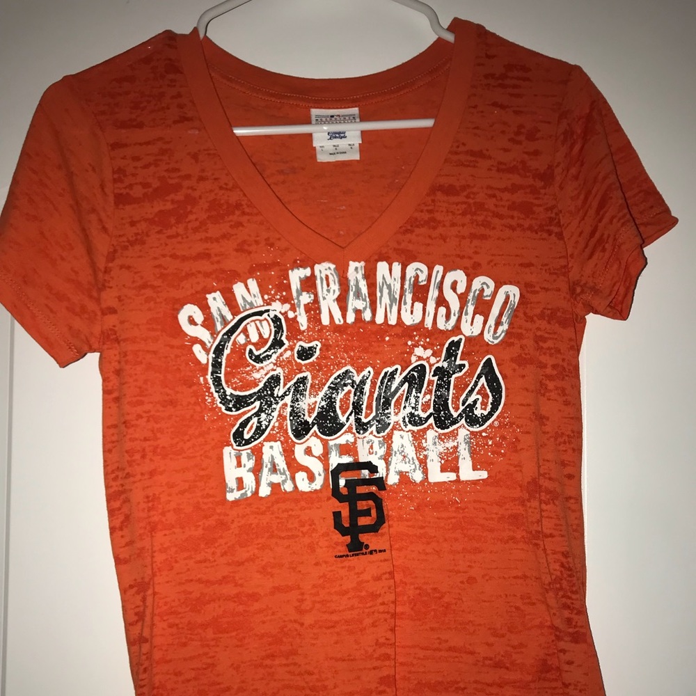 SF GIANTS V-NECK T-SHIRT