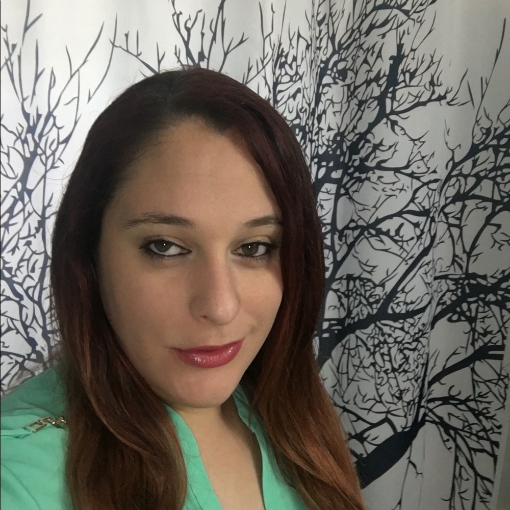Meet your Posher, Jennifer - Picture 1 of 1
