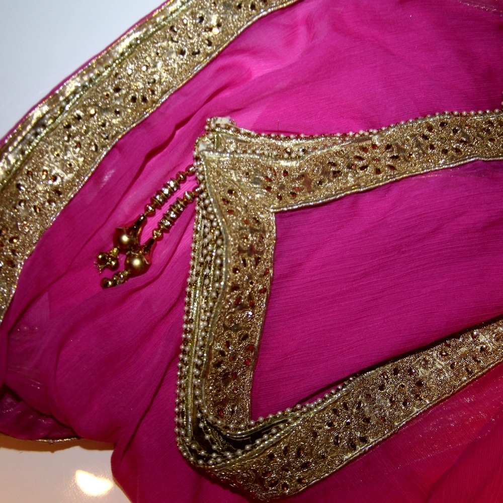 Hot pink scarf for Sari