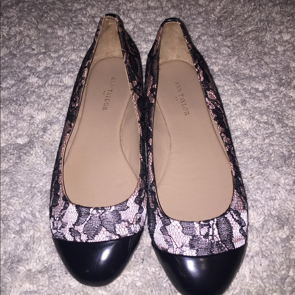 Ann Taylor pink and black lace detail flats