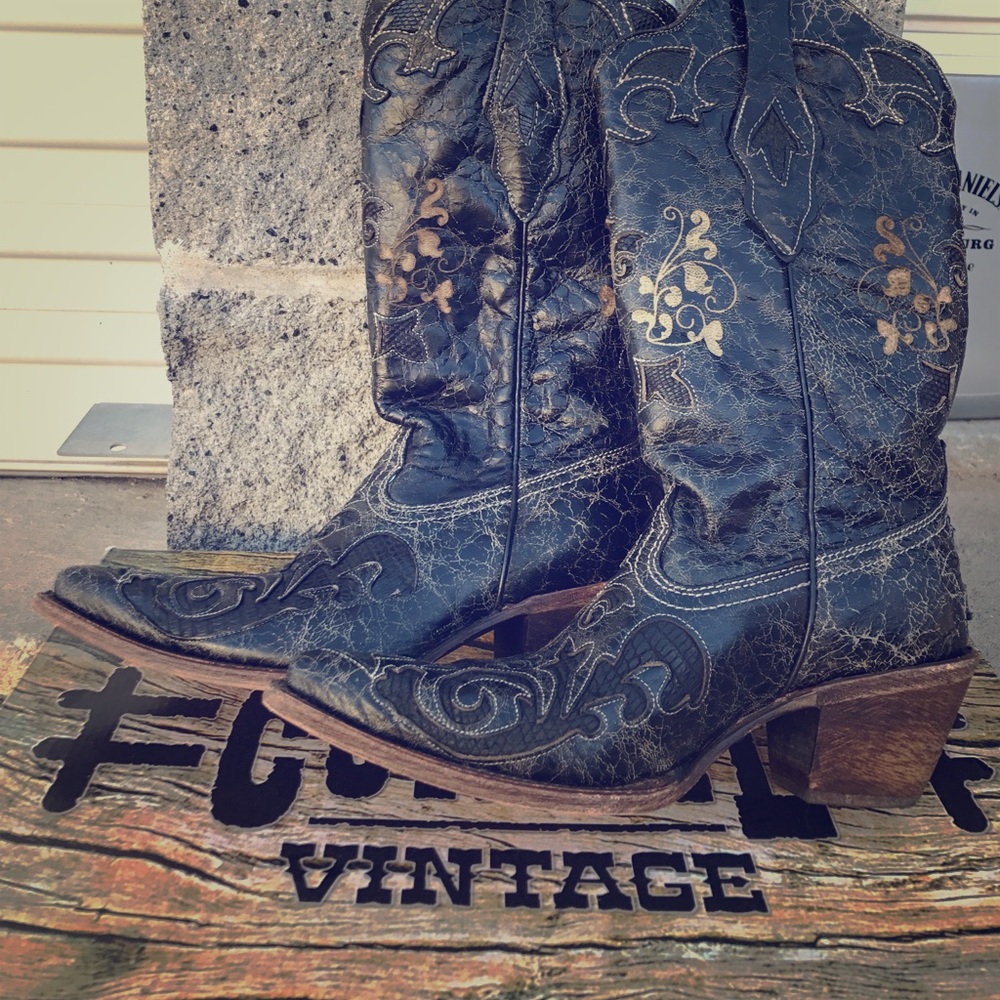 Corral Vintage Cowboy Boots!