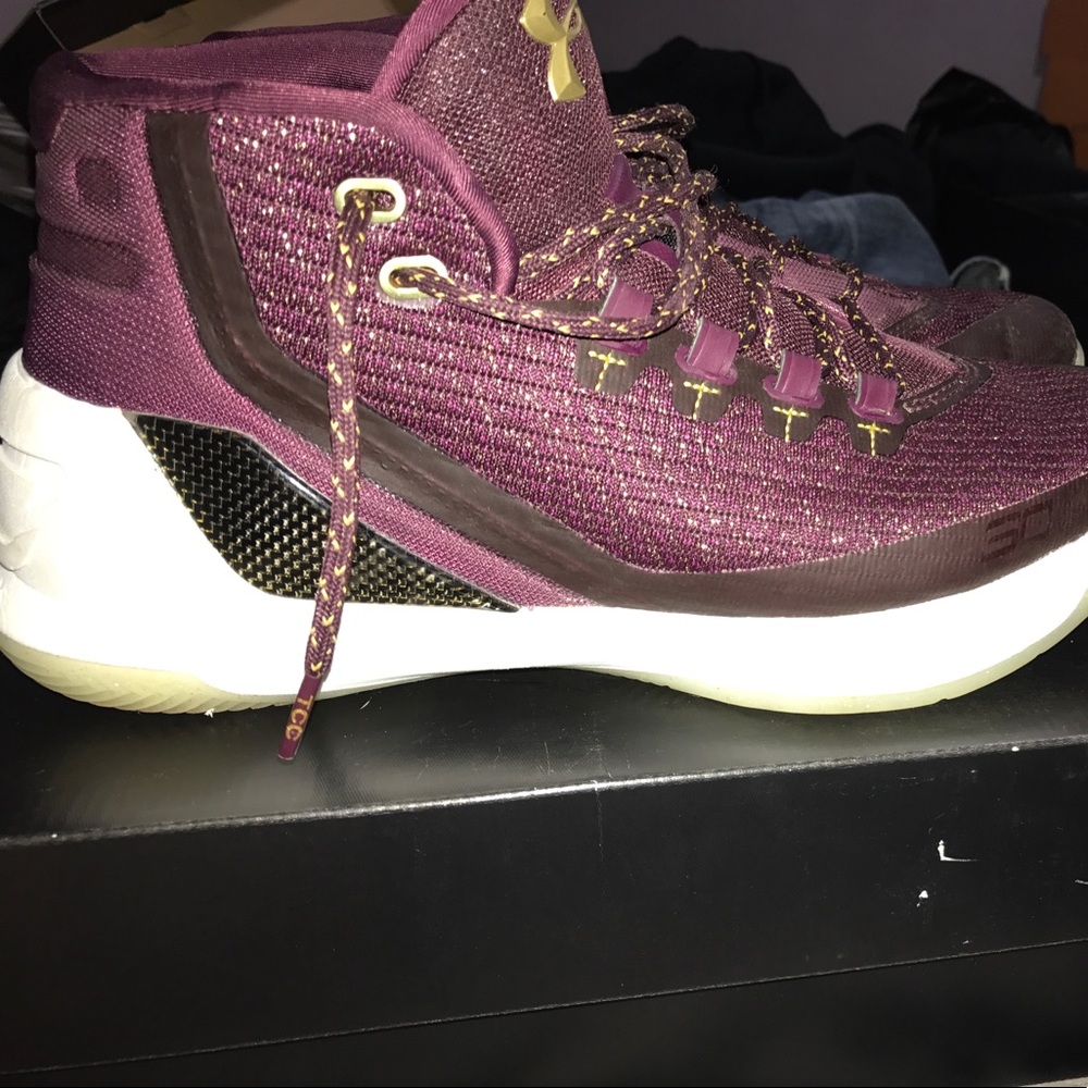 Curry 3 magi. Special color way.