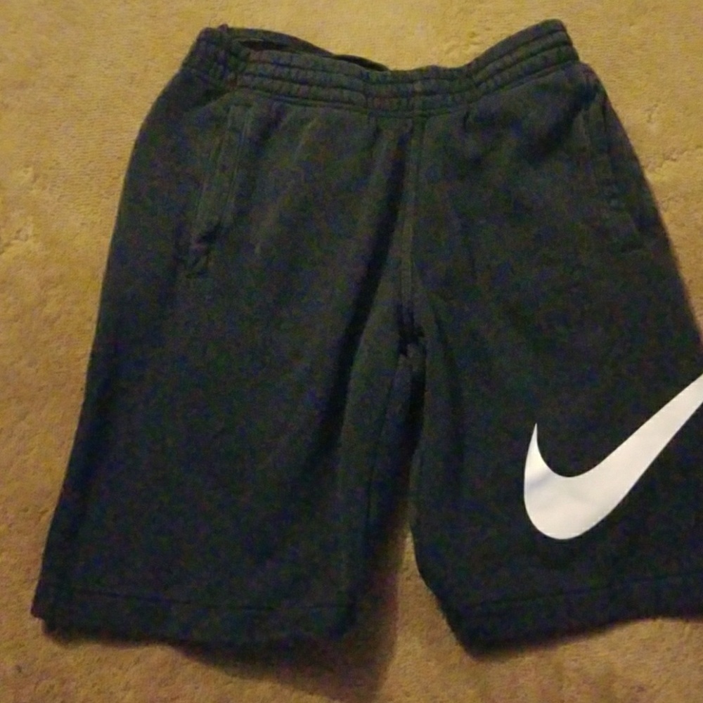 Nike shorts mens small
