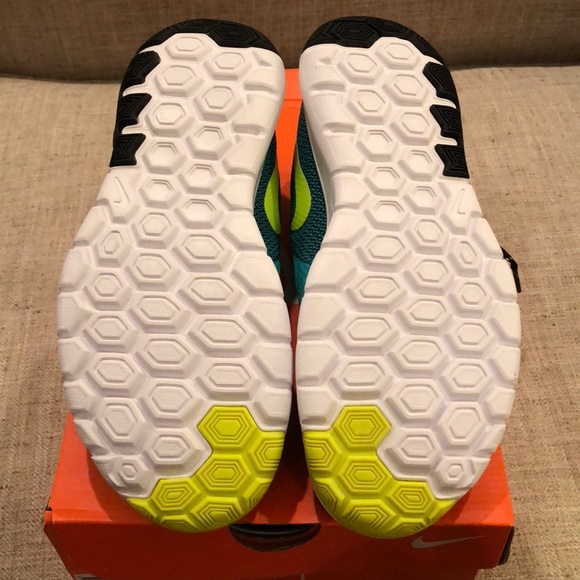 Nike Running Shoes - Picture 5 of 6