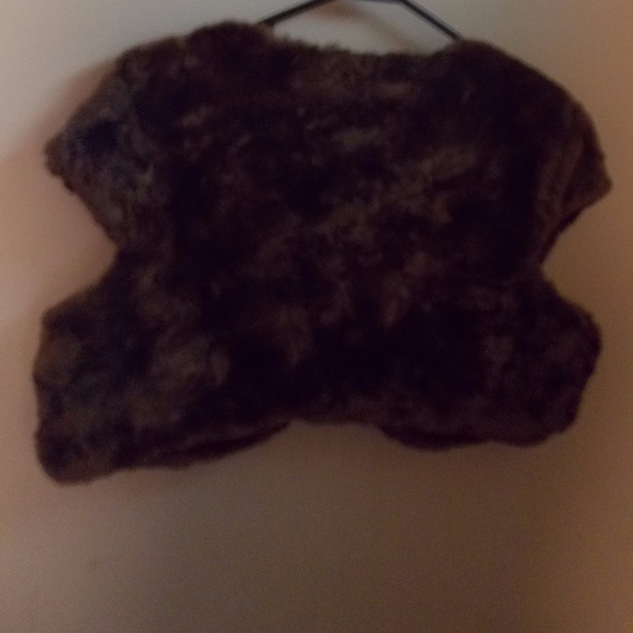 RUE 21 FAUX FUR BOLERO SZ. LARGE - Picture 3 of 7