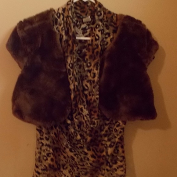 RUE 21 FAUX FUR BOLERO SZ. LARGE - Picture 6 of 7