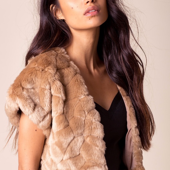 RUE 21 FAUX FUR BOLERO SZ. LARGE - Picture 5 of 7