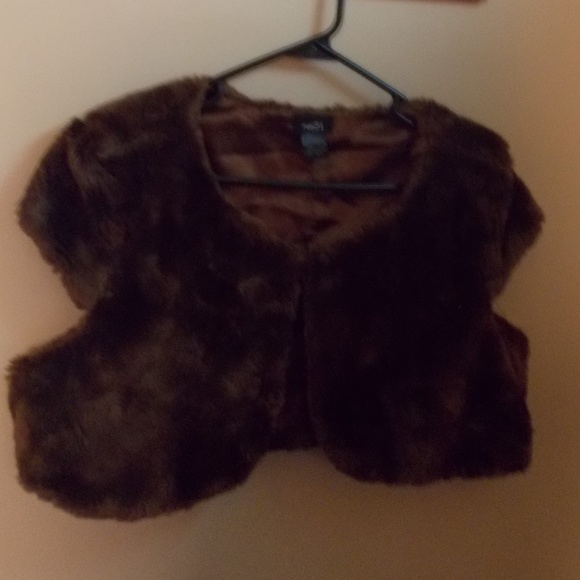 RUE 21 FAUX FUR BOLERO SZ. LARGE - Picture 2 of 7