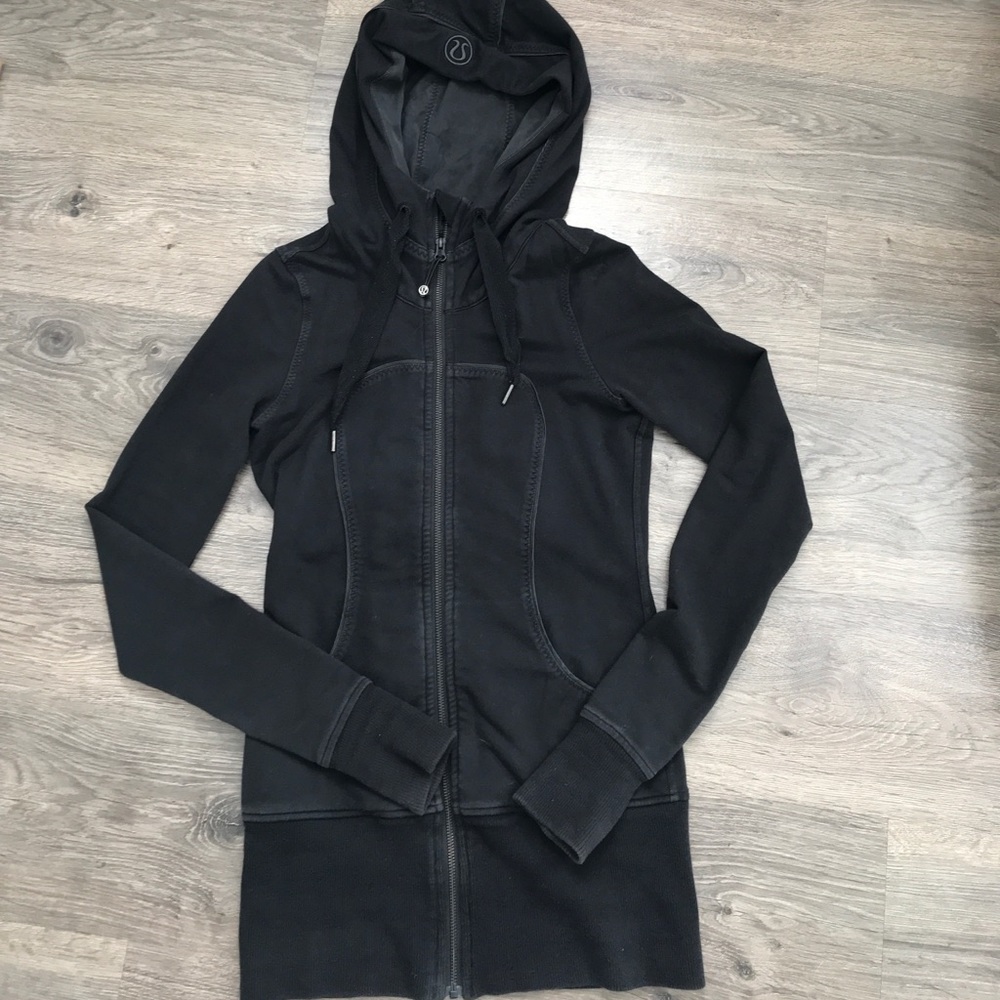 Lululemon jacket sz 6
