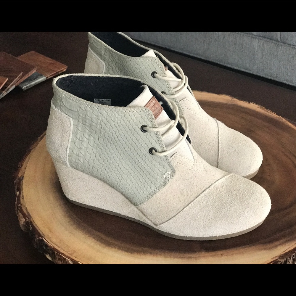 Toms wedged booties