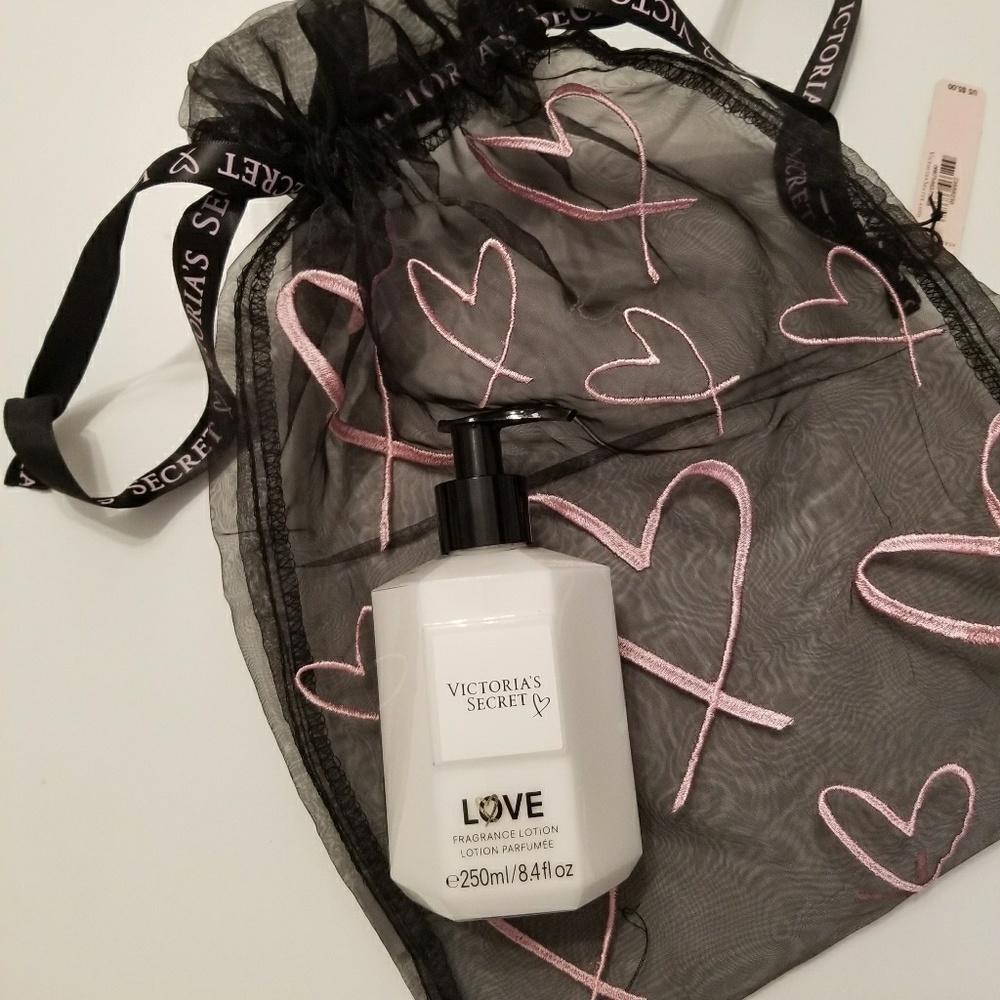 BNWT Victoria's Secret Love Body Lotion & Gift Bag