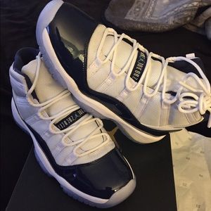 JORDAN RETRO 11s