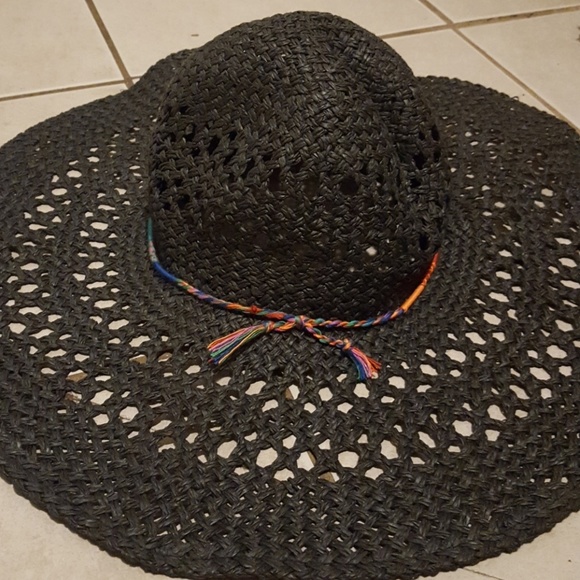 Beach hat - Picture 1 of 4