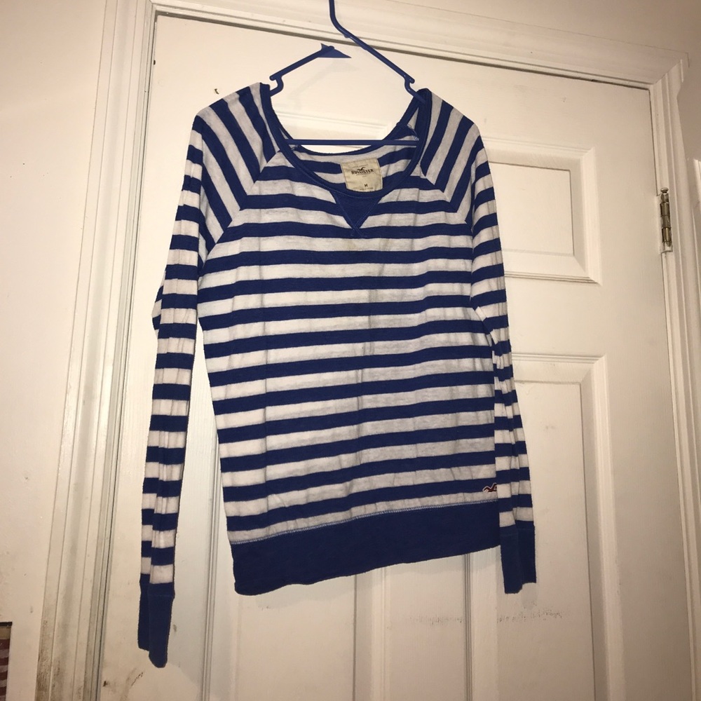 hollister long sleeve shirt! size medium.