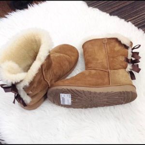 Tan bailey bow Uggs