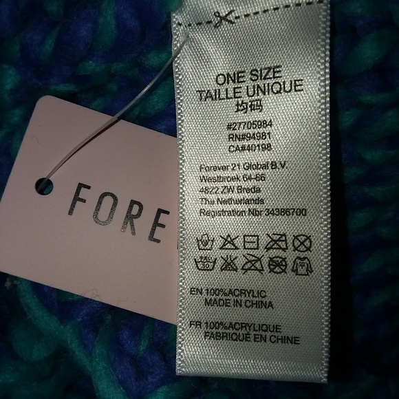 Forever 21 Chunky Cable Pom Pom Beanie Hat & Infinity Scarf Knitted Set - Picture 2 of 5