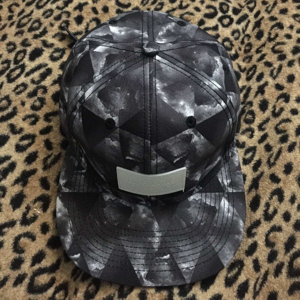 DIAMOND HAT abstract