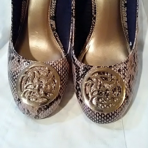 Fioni Shoes - Fioni wedges 3.25 inch wedges. Sz. 8.5