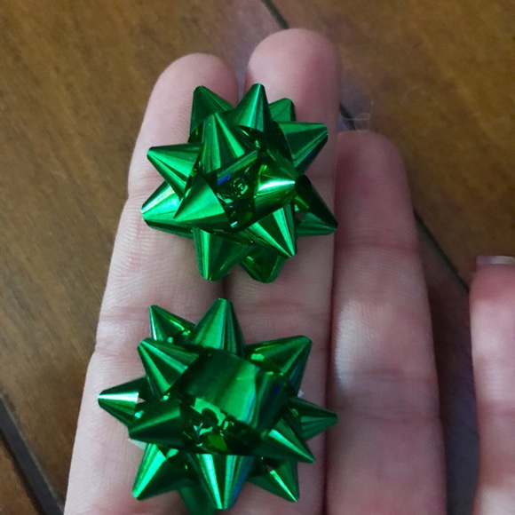 Mini holiday bow earrings in metallic RED - Picture 4 of 4