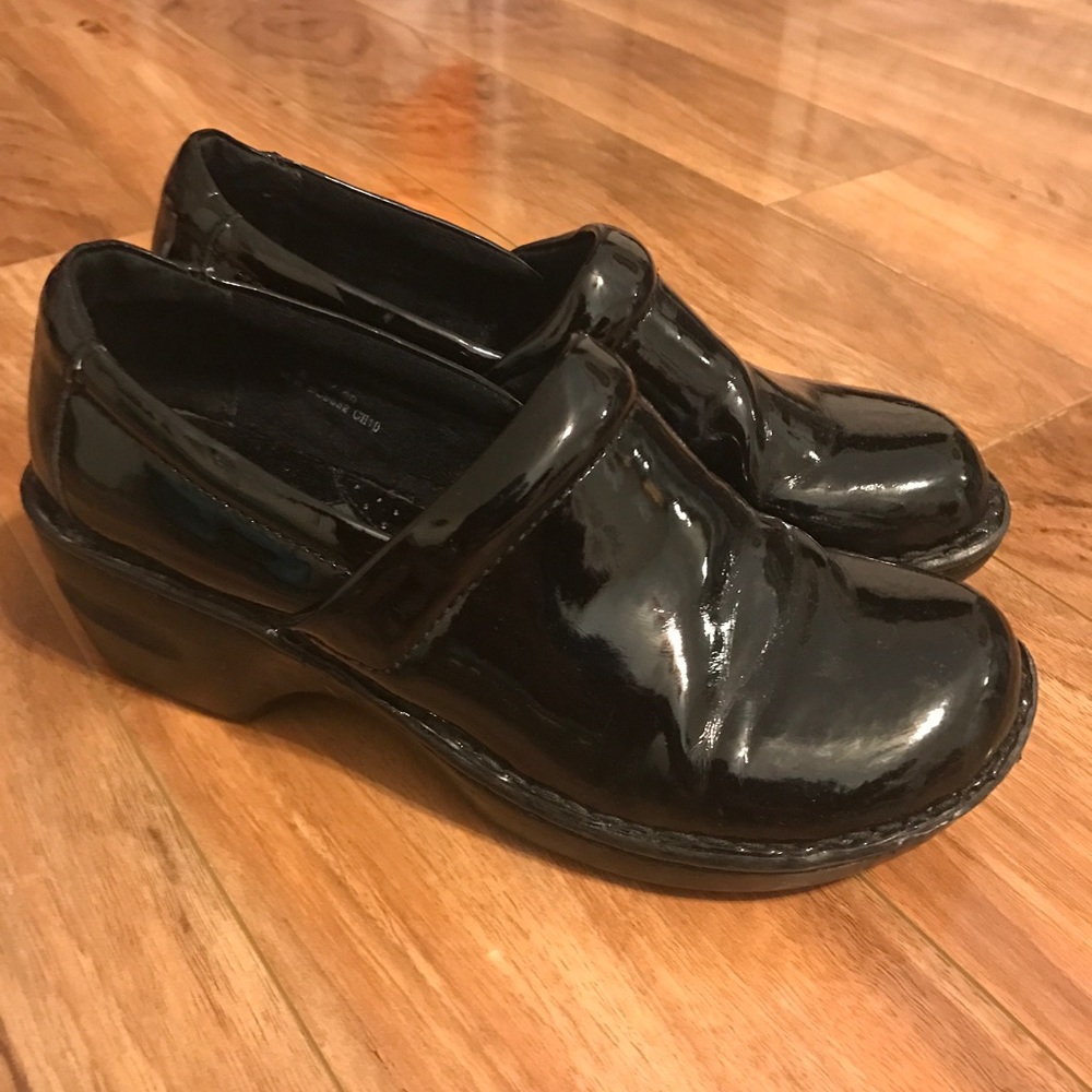 Born Concept Clogs