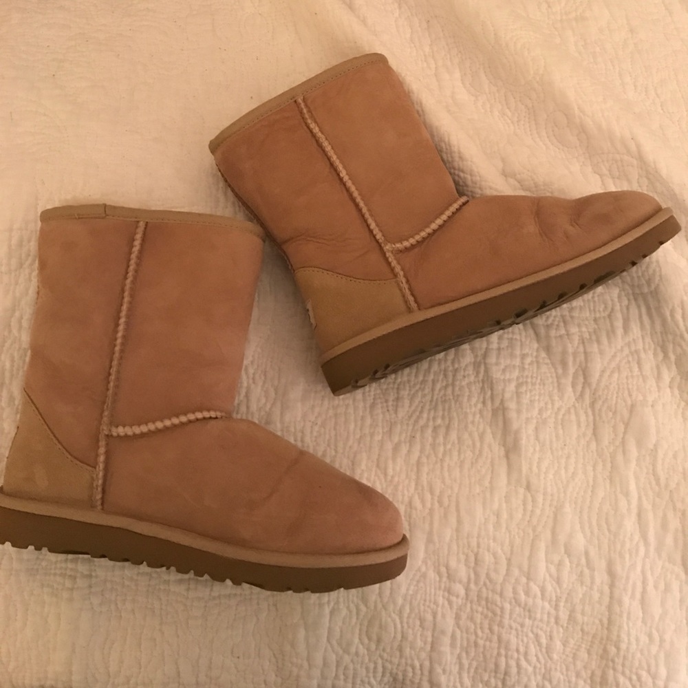Light tan ugg boots