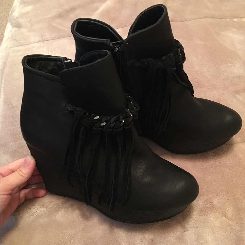 Black fringe booties