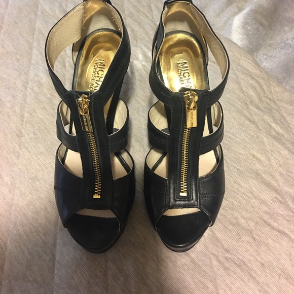 Michael Kors Shoes - Michael Kors pumps