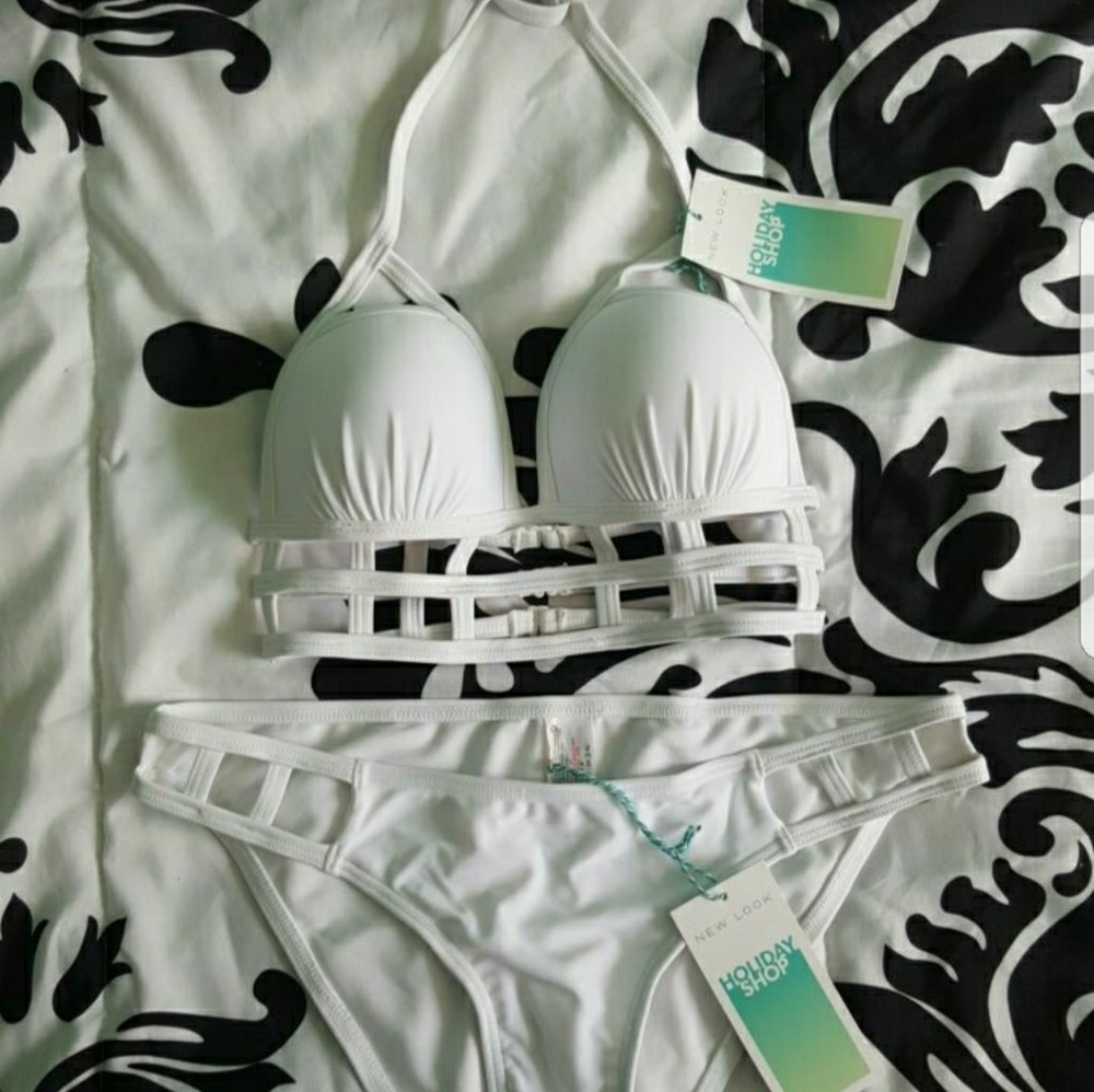 🦄BRAND NEW🦄 WHITE CUT OUT BIKINI