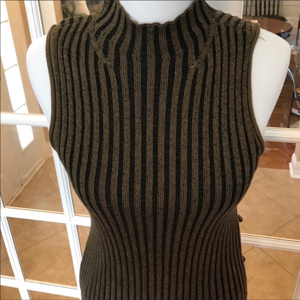 Rock & Republic Urban Chic Long Split Top