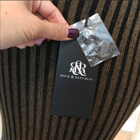 Rock & Republic Urban Chic Long Split Top - Picture 6 of 8