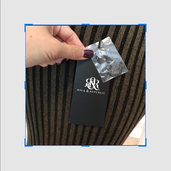 Rock & Republic Urban Chic Long Split Top - Picture 7 of 8