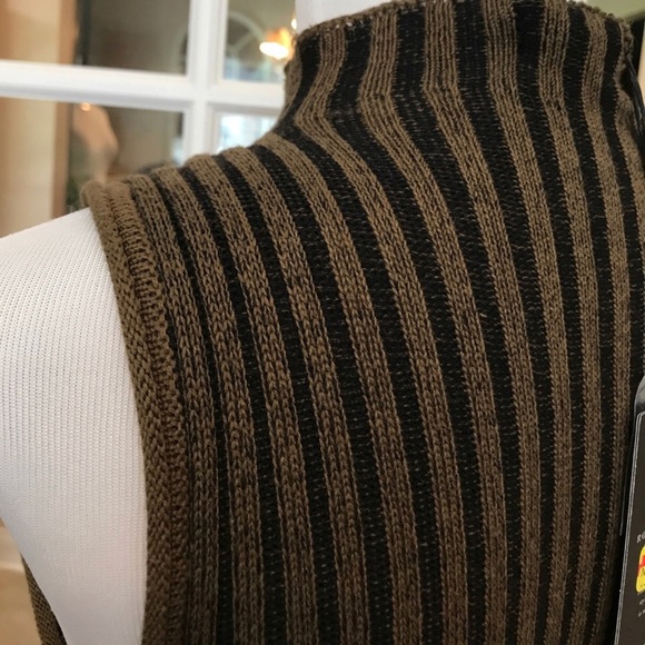 Rock & Republic Urban Chic Long Split Top - Picture 8 of 8