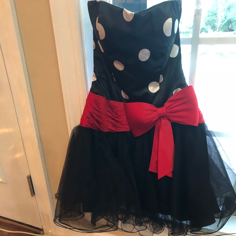 Sherri Hill cocktail 2