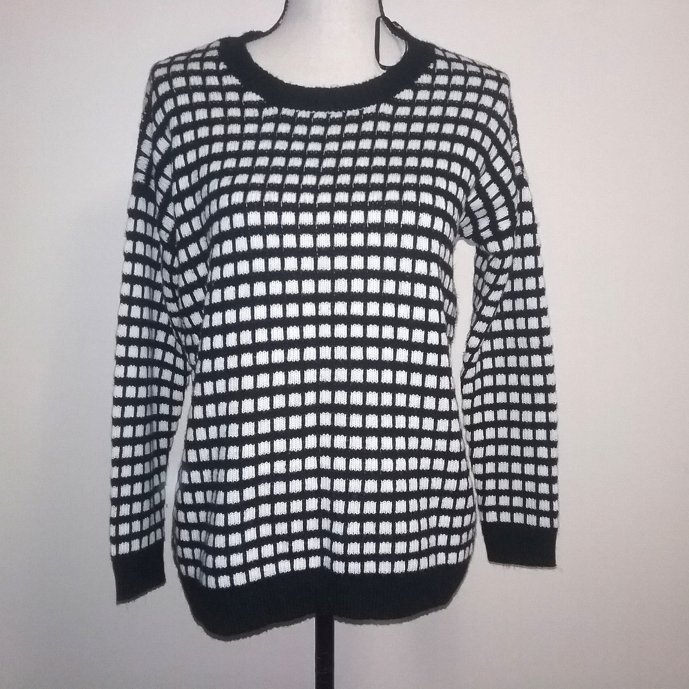 Forever 21 Black White Sweater Size Small (2-551)