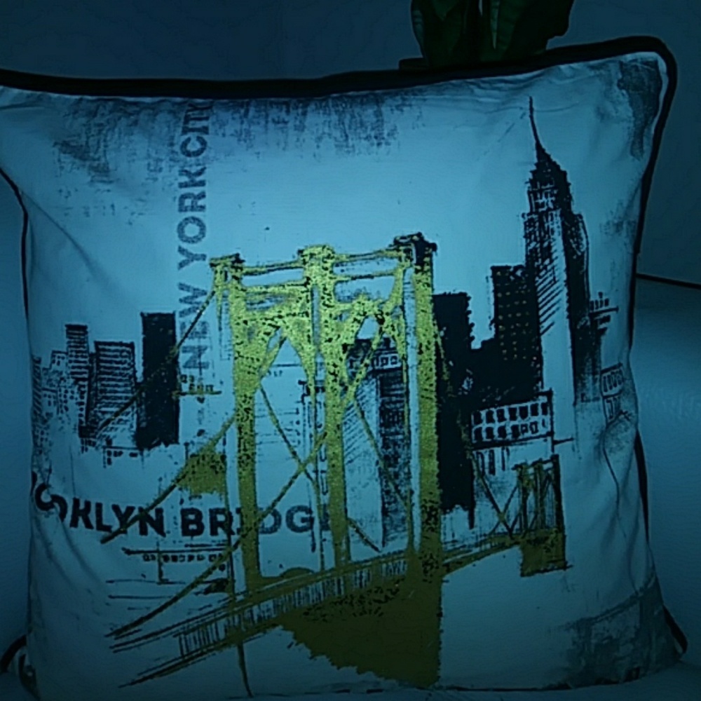 Pillow - Picture 4 of 7