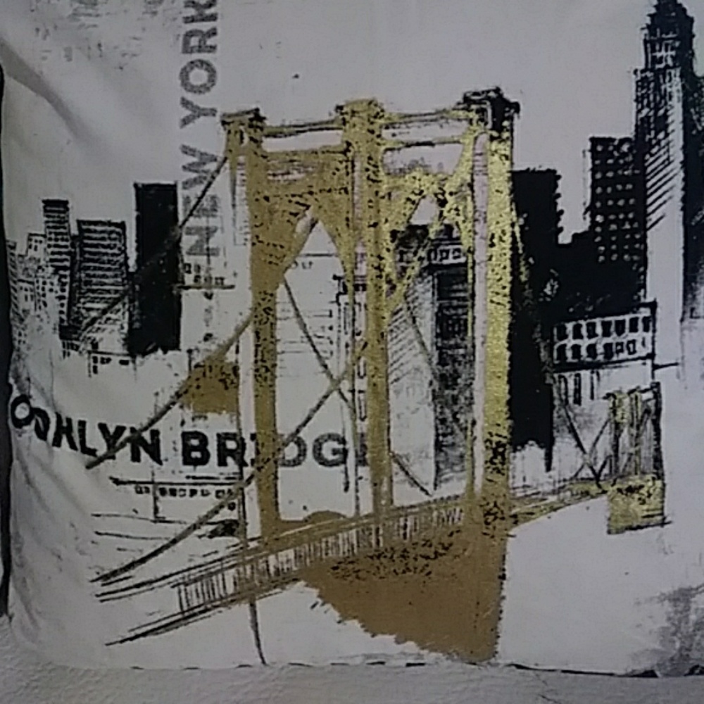 Pillow - Picture 6 of 7