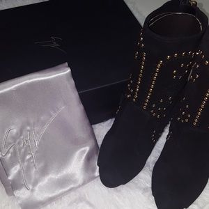 NIB Giuseppe Zanotti Design open toe booties