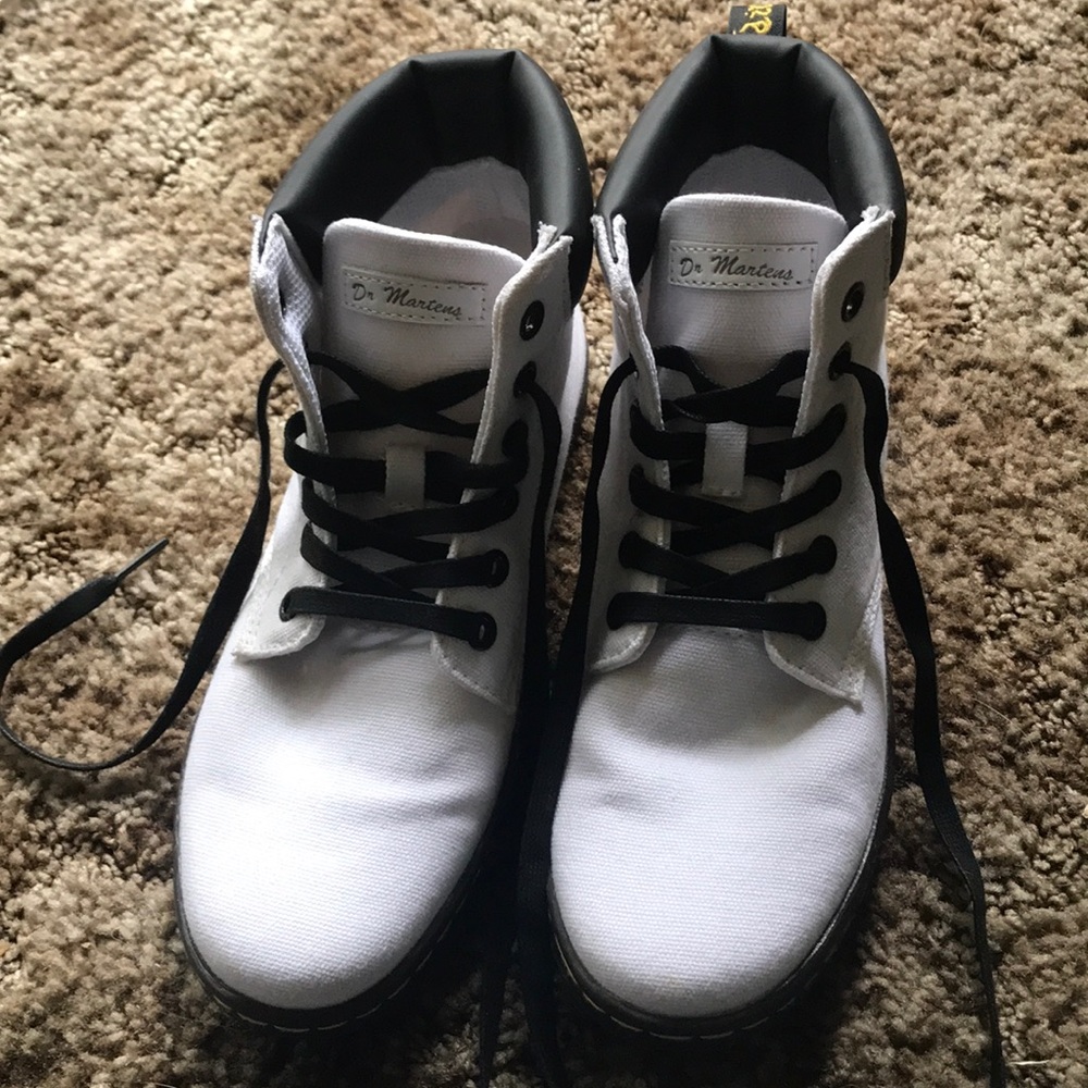 Black and white maelly docs
