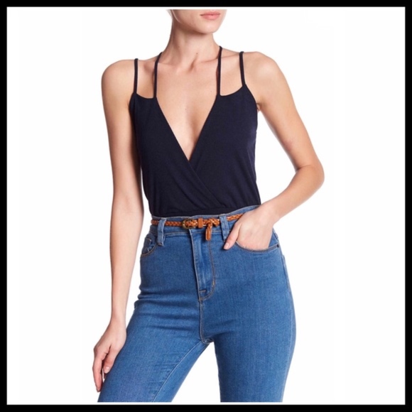 STRAPPY CUTOUT V-NECK BODYSUIT - Picture 2 of 8