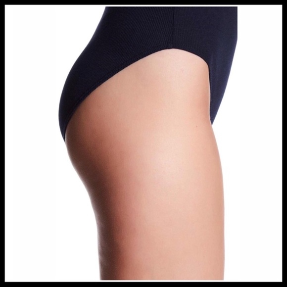 STRAPPY CUTOUT V-NECK BODYSUIT - Picture 7 of 8