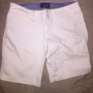 White shorts/ Stretch ****NEVER BEEN WORN****