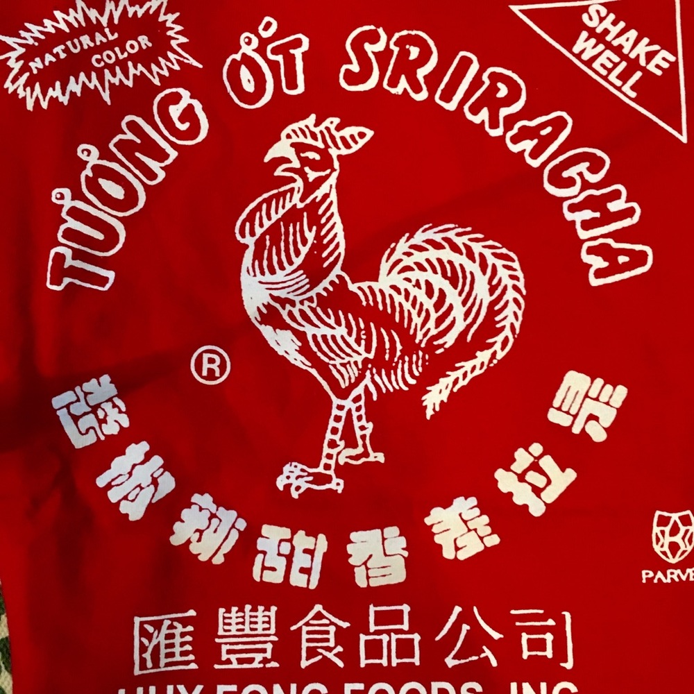 FLASH SALE ⚡️Sriracha tee vibrant red like new!