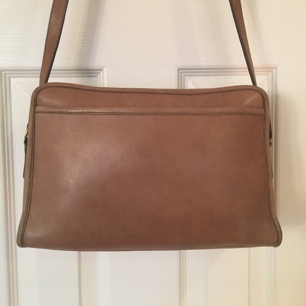 COACH tan/ taupe leather purse/ bag