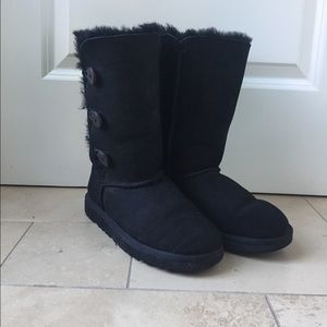 UGGS Black bailey button triplet
