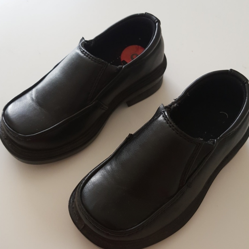 Slip-on Uniform shoes by French Toast size 6M