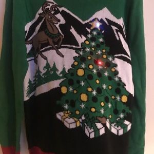 💥Motion sensor light up sweater💥