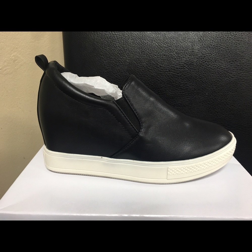 Steve Madden Wedge shoe